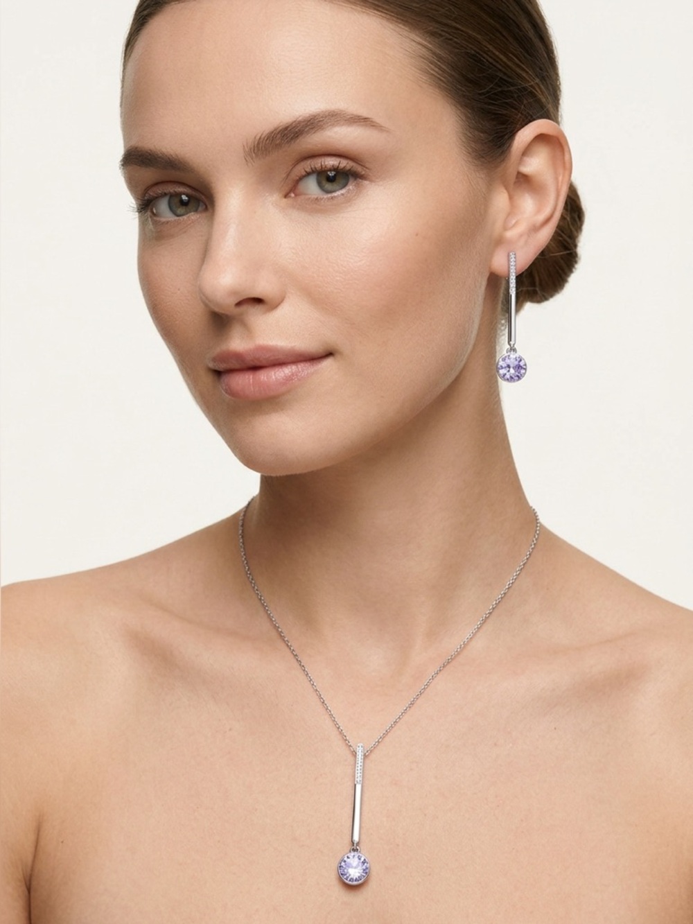 11. Swarovski Crystal Earrings and Necklace set Rhodium plated💎